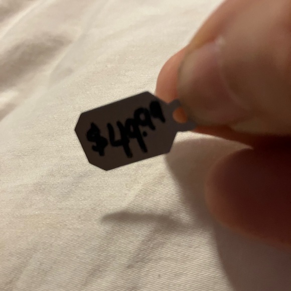 A size 8 silver ring with a stunning green cubic zirconia stone. - Picture 4 of 5